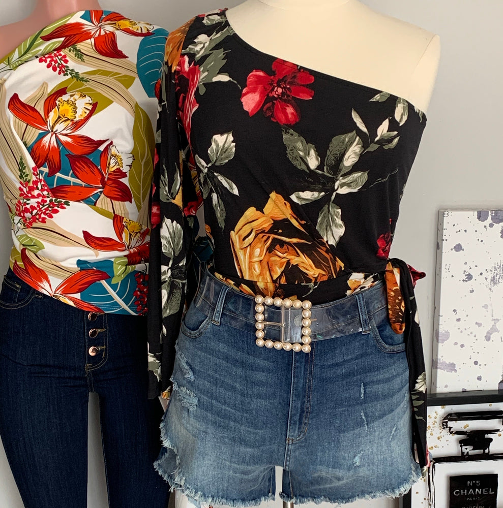 
                
                    Load image into Gallery viewer, Floral Top
                
            